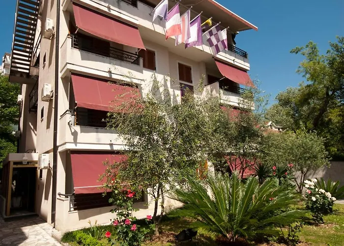 Captain Apartments