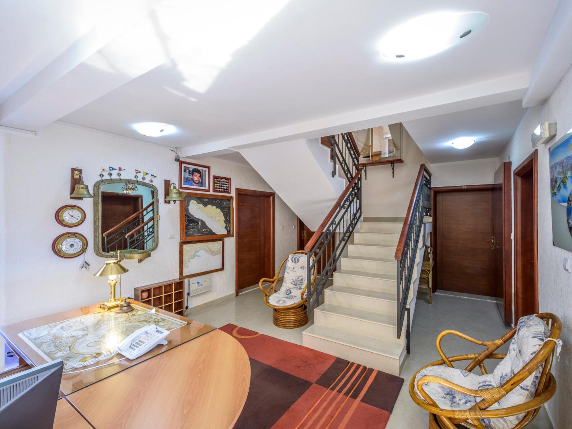 Apartment Captain *